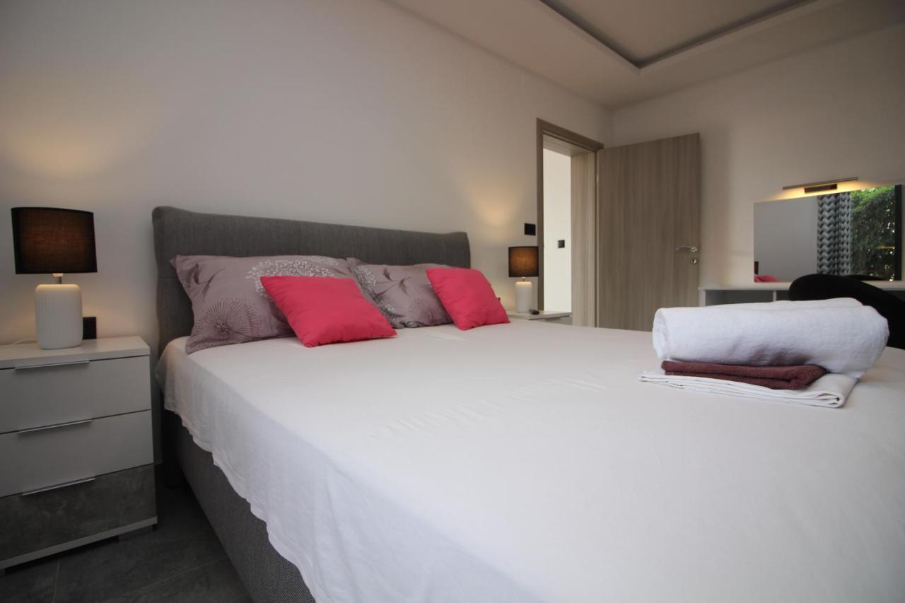 Apartments Toni Primošten Esterno foto