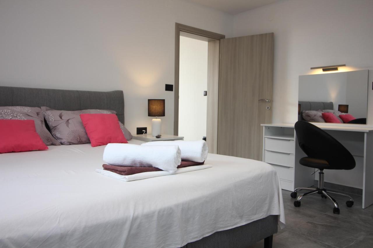 Apartments Toni Primošten Esterno foto
